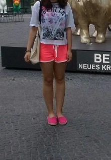 hej dziewczyny, wiecie moze co zrobic zeby moje nogi byly troche szczuplejsze?:/ jakie cwiczenia i jaka dieta. jak mozna je optycznie wysmuklic?kroj spodni czy cos.. licze na wa...