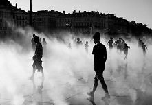 Są ta­cy, którzy uciekają od cier­pienia miłości. Kocha­li, za­wied­li się i nie chcą już ni­kogo kochać, ni­komu służyć, ni­komu po­magać. Ta­ka sa­mot­ność jest straszna, bo c...