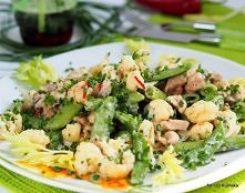 Kurczak duszony z kalafiorem i groszkiem cukrowym