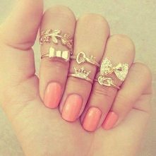 Zapraszam do obejrzenia mojej tablicy z ręcznie malowanymi koszulkami, robię również na zamówienie ;)