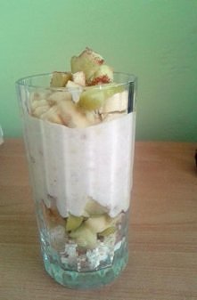 Podwieczorek: twarożek, jab...