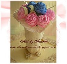 tu znajdziecie instrukcję jak zrobić takie śliczne kwiatki ;)