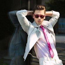 Tydzień na blogach

menfashionmadness.blogspot.it

Malinowy Król w Krainie Perwersji. Przejaskrawiona wersja męskości przypadła nam do gustu tak bardzo, że jutro nabędziemy skar...