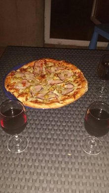pizza + wino