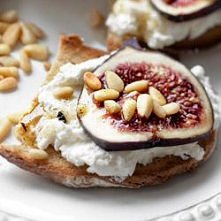 domowa ricotta
Błyskawiczna ricotta domowej produkcji

Doskonała na kanapki z figami




Składniki, na około 300 g gotowego sera:

• 2 litry mleka 3,2%*
• sok z 1 cytryny
• szcz...