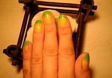 Moje pazurki ombre. Kolor na zdjęciu słabo widoczny ale na żywo piękne neonki.