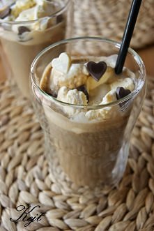 Kochani w poniedziałkowy poranek serwujemy wszystkim Smoothies czekoladowo - kawowe na pobudzenie 

Przepis na niezlymlynek.blogspot.com