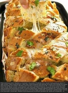 Chleb nadziewany serem.