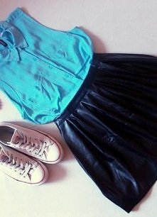 Czarna rozkloszowana spódnica skórzana, rozmiar S/M, 40zł do negocjacji