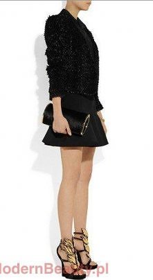 Złote liście na sandałach.
Cena 259 zł na modernbeauty.pl