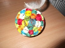 Bombka wykonana techniką quillingu