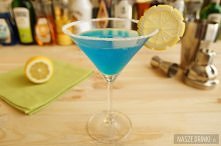 Przedstawiamy przepis na niebieski drink: Blue LadyBlue Lady jest koktajlem na bazie ginu. Do jego przygotowania potrzebne są jeszcze: likier blue curacao oraz sok z cytryny (na...