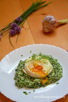 Szpinak smażony z czosnkiem i śmietaną

Składniki:
pęczek świeżego szpinaku
2 ząbki czosnku (lub więcej w zależności od gustu)o
3 - 4 łyżki śmietany 18%
1 łyżka masła
1 łyżeczka...