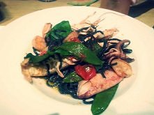 Tym razem nie moje wykonanie, lecz popisowe i bardzo smaczne danie z jednej z warszawskich restauracji. Kto wie z jakiej?:)