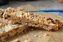 Batoniki granola

SKŁADNIKI:

4 szklanki płatków owsianych górskich
1/2 szklanki wiórek kokosowych
1/2 szklanki zmielonych migdałów
1 szklanka nasion(len, sezam, słonecznik, dyn...