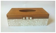 Pudełko na chusteczki w odcieniach: jasny brąz, beż, biel.

Więcej na mojej stronie na facebooku (DecoupageGallery)