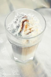 LATTE Z MIODEM I BITĄ ŚMIETANĄ
SKŁADNIKI
100 ml zaparzonej kawy MK CAFÉ Premium
200 ml mleka
2 łyżeczki miodu
bita śmietana
wiórki kokosowe lub płatki migdałów
PRZYGOTOWANIE
Pod...