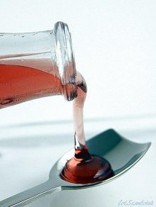 Syrop stokrotkowy

Musicie przyznać, że kolor syropu jest zaskakujący i uwierzcie, ale na tle nieco kwaśnosłodkiego smaku rozkwita zapach stokrotki. Nie mogłam się oderwać od ły...