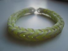 HIT TEGO LATA - loom bands
zapraszamy na bloga: magda-iza.blogspot.com