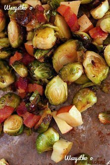 Pieczona brukselka z boczki...