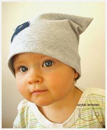 dresowe czapeczki z aplikacjami szyte na zamówienie