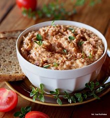Pasta jajeczna z pomidorami