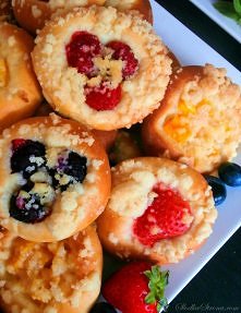 Mini Drożdżóweczki z Owocami i Kruszonką - przepis po kliknięciu w zdjęcie ;)