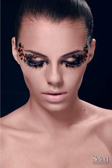 Praca dyplomowa absolwentki wizażu.