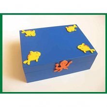 Duża Szkatułka na Biżuterię z Drewna z Motywem Morza na przeróżne drobiazgi takie jak kolczyki, spineczki, chustki, muszelki, naklejki, koraliki. Sprawdź wymiary i zobacz co jes...