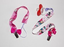 takie cosie na smoczek co by nam nie uciekł:)