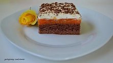 Placek z masą marchewkową i śmietaną