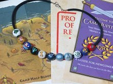 Naczyjnik Annabeth (1.Sosna Thali 2.Centaur w sukience 3.Płonąca termita 4.Trójząb 5.Złote runo 6.Gwiazdozbiór łowczyni 7.Labirynt 8.Bitwa pod Empire State Bulding 9.Uwolnienie ...