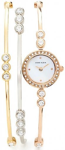 Dwie cieniutkie bransoletki i zegarek.