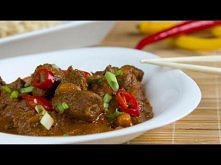 Jak zrobić Curry z Wołowiną - Przepis Video na pyszne danie z wołowiny, mleczka kokosowego, czerwonej pasty curry. Proste i smaczne danie na każdą okazję. Smakowało? Nie zapomni...