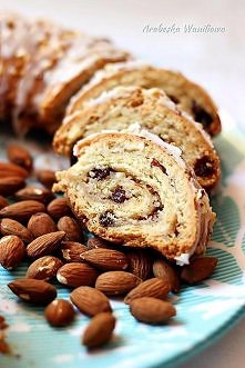 Wieniec migdałowo-cynamonowy