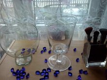 Czy jakieś pomysły na zagospodarowanie dwóch szklanych wazonów ? Jeden już wykorzystałam - dzięki waszej pomocy :)