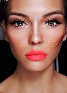 Piękny make-up. Niesamowity...