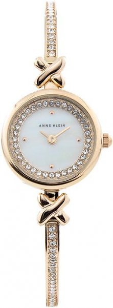 Zegarek z wyglądu przypominający bransoletkę.