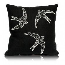 Jaskółki I - poducha lniana ręcznie haftowana