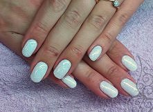 Dziewczyny. Mam zamiar kupic zestaw do robienia paznokci samemu w domu.Obojętnie jaki rodzaj manicure tylko chcę żeby był łatwy do zrobienia samemu. Polecicie coś? :)