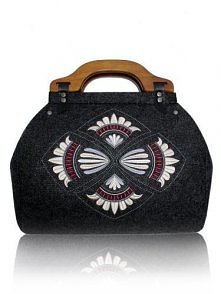 Filcowa torebka z haftem - kufer DESTINY