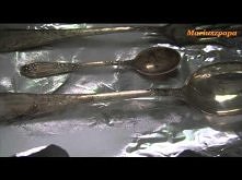 Właśnie przed chwilką wyczyściłam w ten sposób srebro i myślałam, ze to pic na wodę to sreberko wygląda jak nowe. Szczególnie widać po grubej bransolecie, częsć zanurzona czyści...