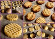 ciasteczka robione tłuczkiem do mięsa
składniki na ok. 50 ciasteczek : 
150 g miękkiego masła 
150 g zwykłego cukru 
duża szczypta soli
2 średnie jajka 
100 g czekoladowych gros...