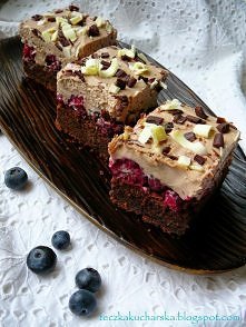 Czekoladowe latte z malinami 

przepis po kliknięciu w zdjęcie :)