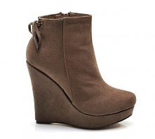 Zamszowe botki na koturnie. Zobacz więcej, kliknij na duże zdjęcie.