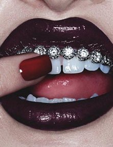 Jak wybielić zęby w domu? Oszczędne metody >>>