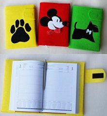 Kalendarze w filcowych okła...