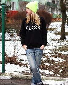 bardzo mi się podoba ta bluza? wie ktoś gdzie kupić? mogą być sklepy online :)