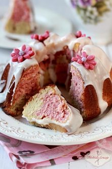 Jogurtowa babka waniliowo-malinowa