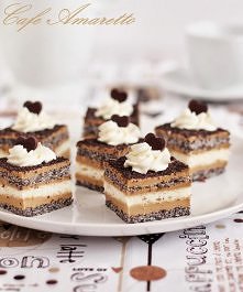 Przekładaniec z makiem i kremem kawowym